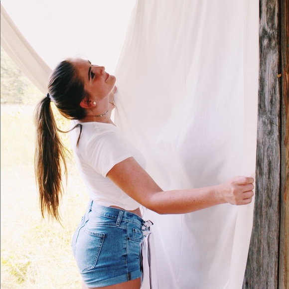 Meet your Posher, Kiersten - Picture 3 of 4